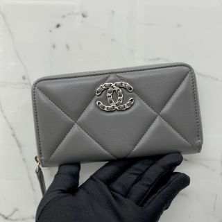 LAMB CHANEL19 ROUND ZIP WALLET MICROCHIP