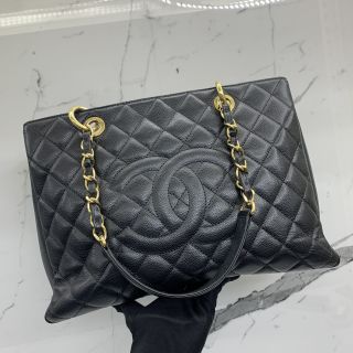 Chanel No.19 GST in Caviar Skin