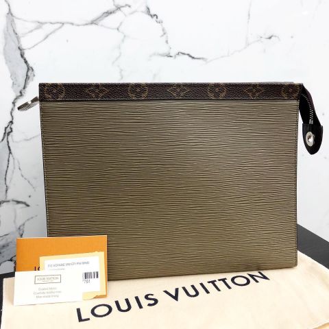 Louis Vuitton Pre-loved LOUIS VUITTON pochette Voyage MM monogram