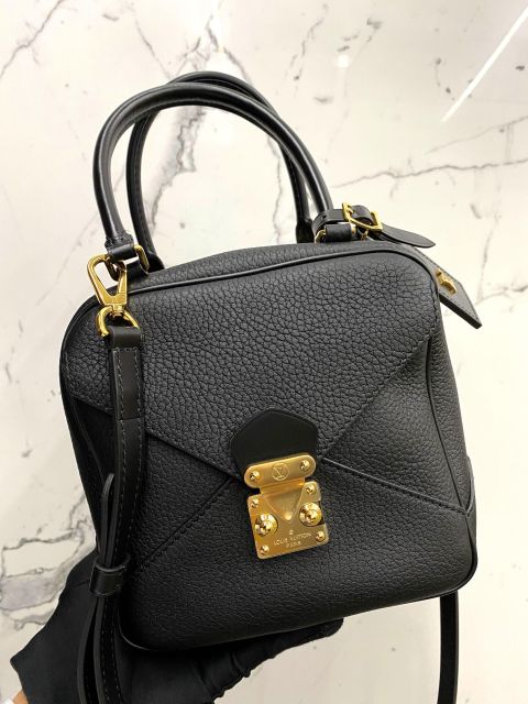 Louis Vuitton Neo Square Bag