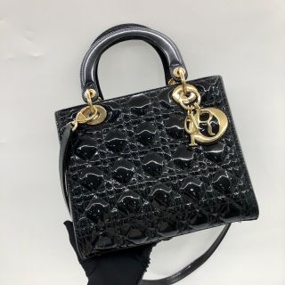 MEDIUM PATENT BLACK ZIP W/CARD