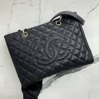 Chanel No.17 GST SHW in Caviar Skin