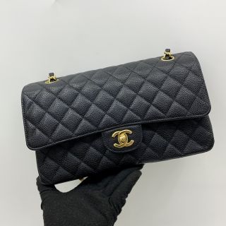 No.19 Medium Classic Flap in Caviar Skin