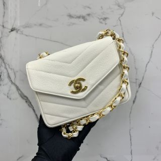 Chanel No.3 Chain Shoulder Bag in Caviar Skin