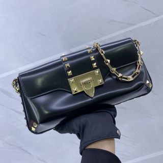 BLACK ROCKSTUDS SHOULDER BAG