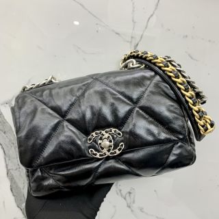 Small Chanel 19 Matelassé