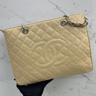 CAVIAR SKIN GST BEIGE NO.17 W/CARD