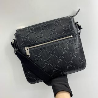  ‎406410 EMBOSSED SMALL MESSENGFER CROSSBODY BLACK