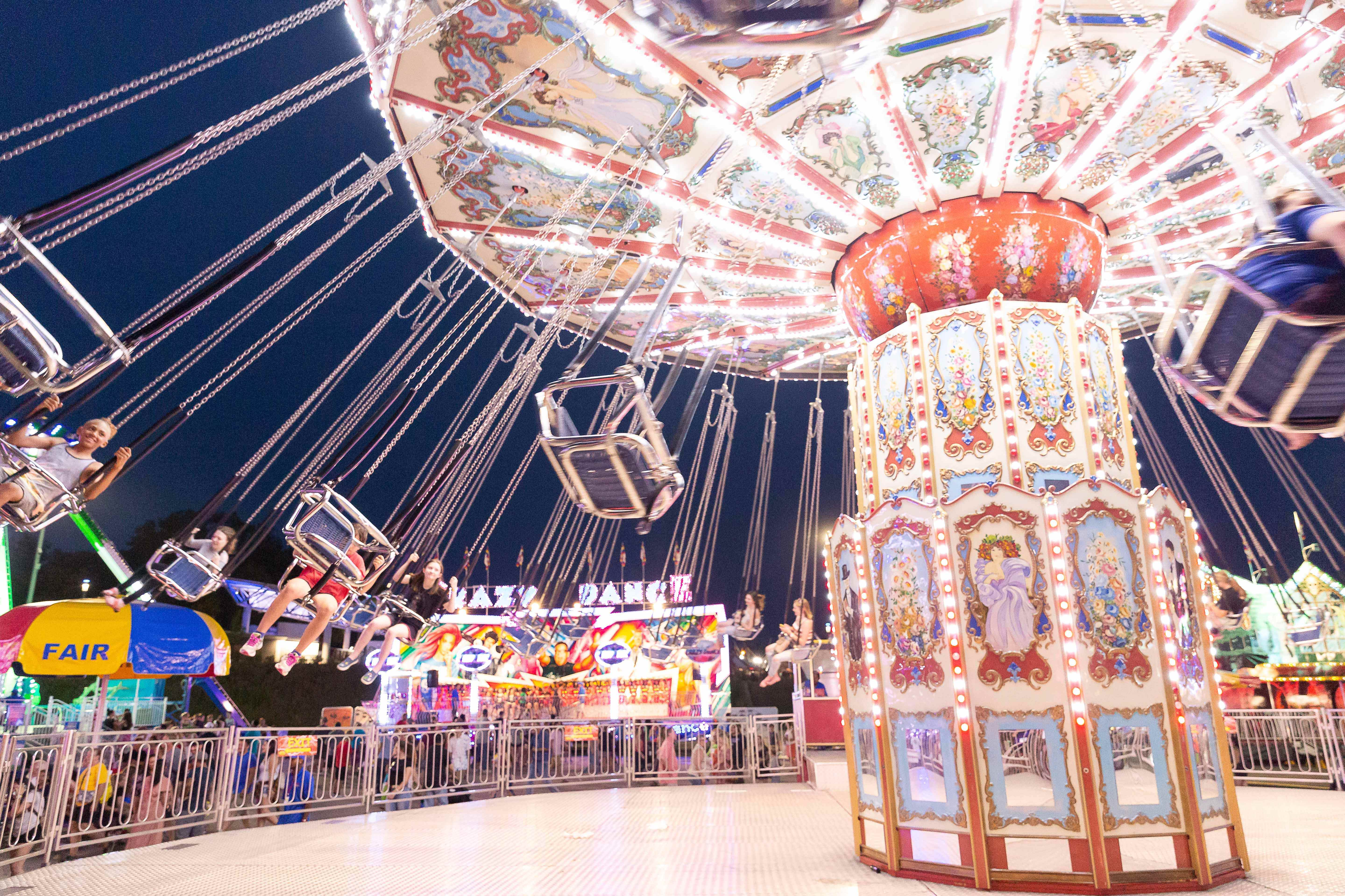 Swinging Fair ride