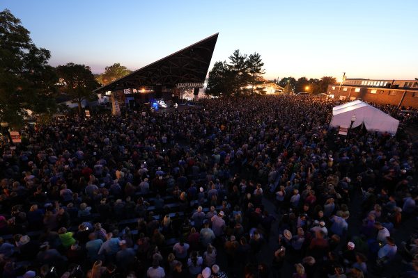 Susan Knapp Amphitheater crowd