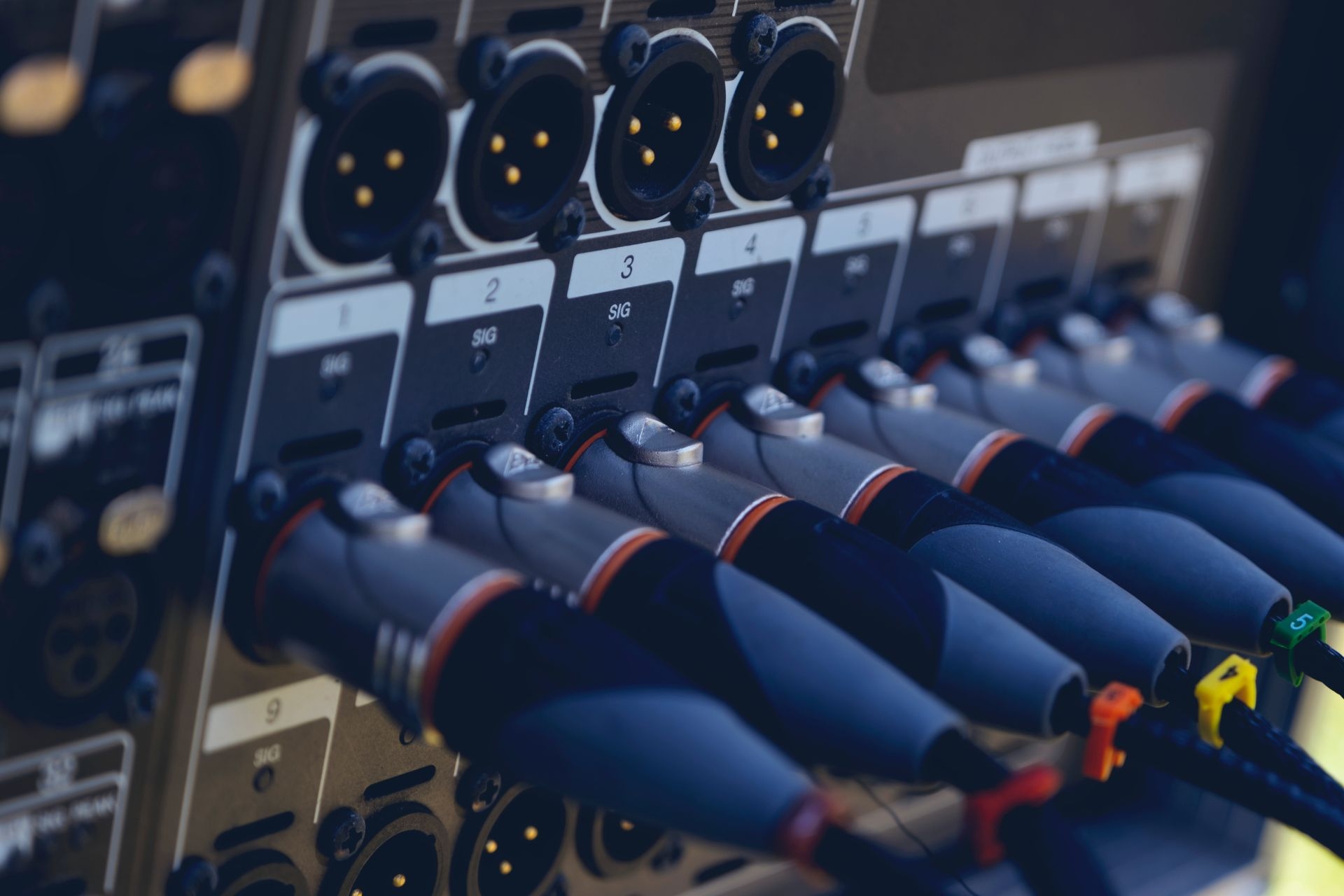 What are some common troubleshooting steps for resolving issues with alarm input configurations?