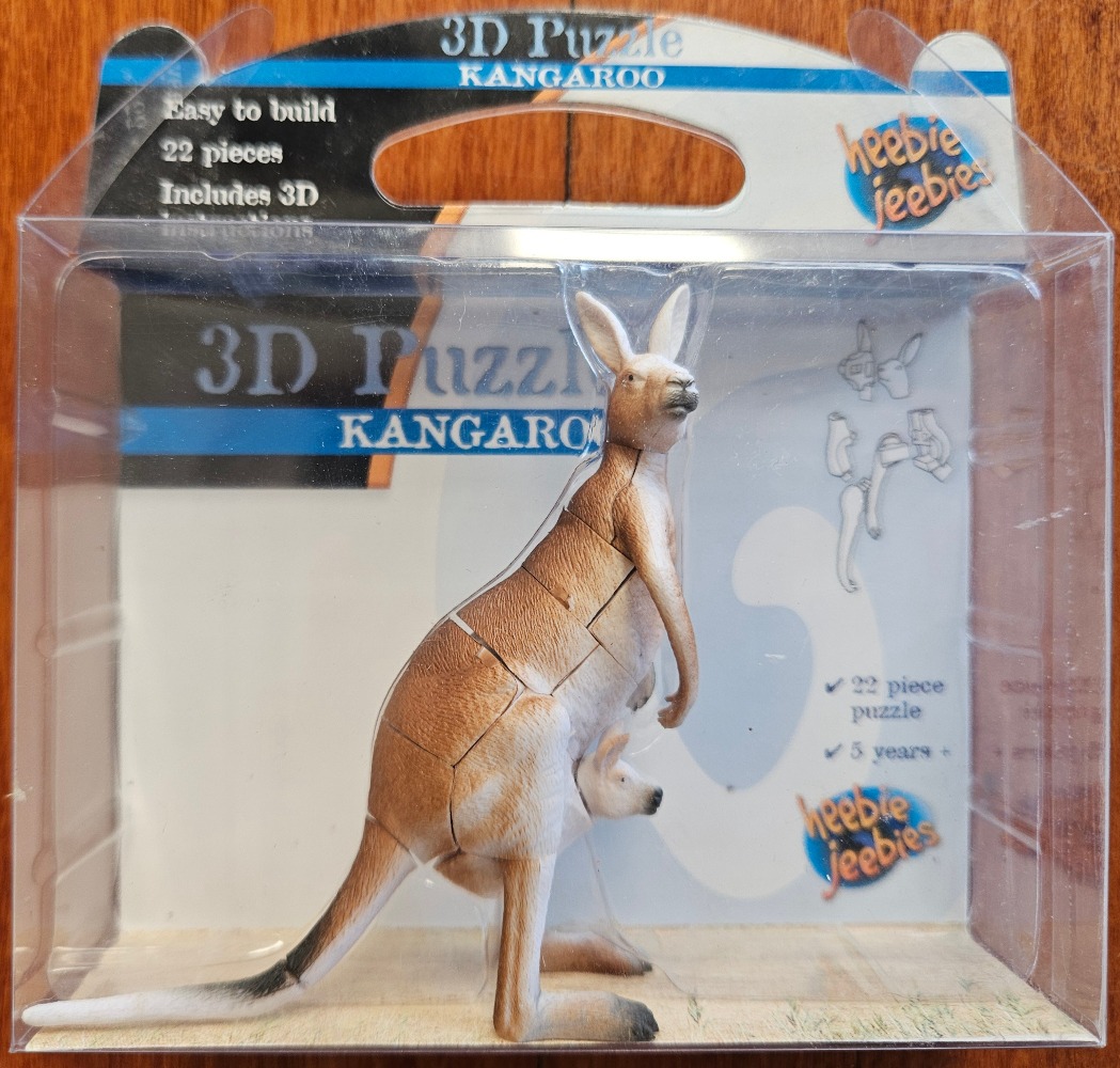 A 3D model of a standing kangaroo with a joey in its pouch against a pale background.