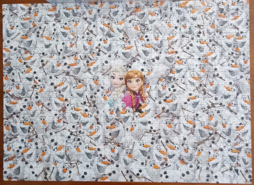 A repeating pattern of Olaf snowmen featuring Elsa and Anna in the center.