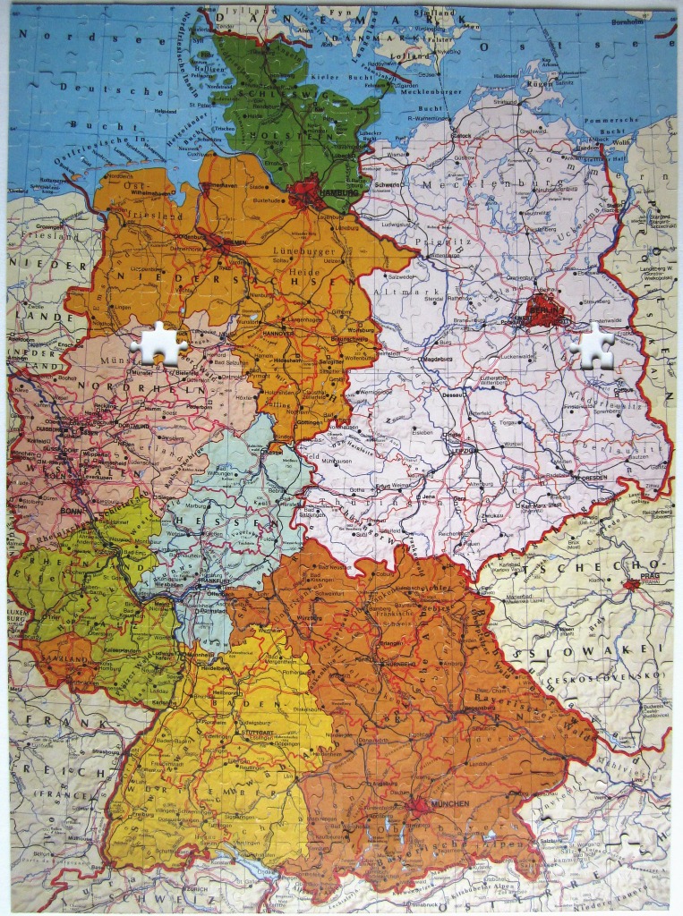 A detailed political and geographical map of Germany divided into colored states.