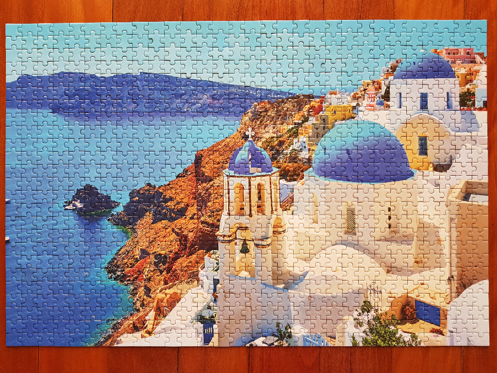 Iconic Greek Orthodox churches with blue domes overlooking the sea in Oia, Santorini.