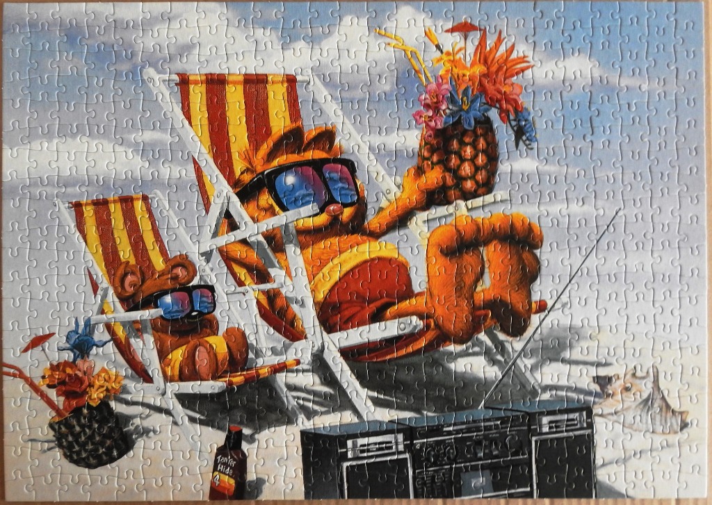 Garfield and Pooky relaxing on beach chairs with tropical drinks.