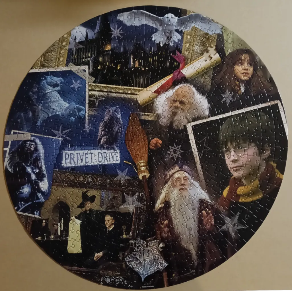 A circular montage featuring various characters and symbols from the Harry Potter series.