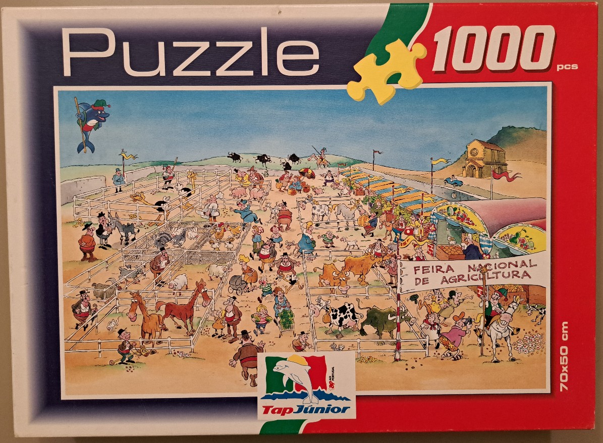 Cartoon illustration of a busy Portuguese national agricultural fair featuring diverse livestock and visitors.