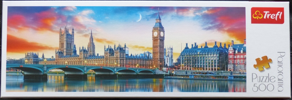 Panoramic view of the Houses of Parliament and Big Ben in London at sunset