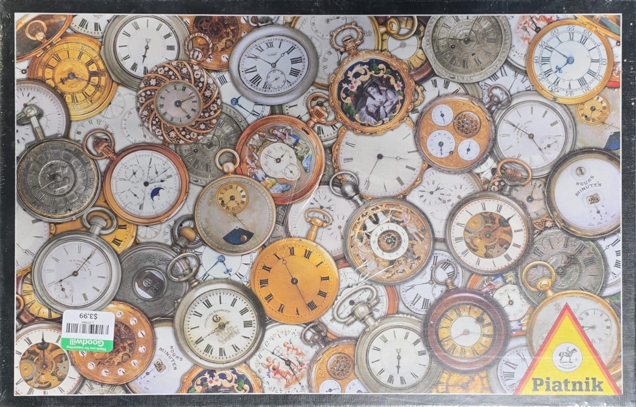 A collage of many different antique pocket watches overlapping each other.