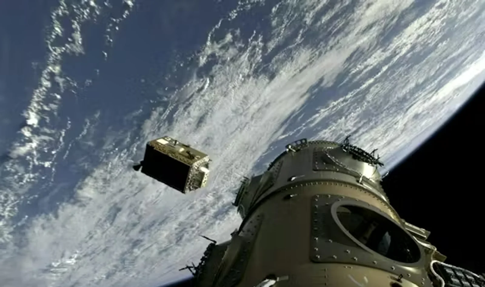 ロケットから切り離されるエヌビディア製半導体を搭載したスタークラウドの初号衛星（11月）=スペースXの公式ページより