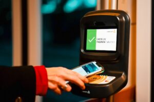 image montrant un paiement avec carte bancaire en open payment