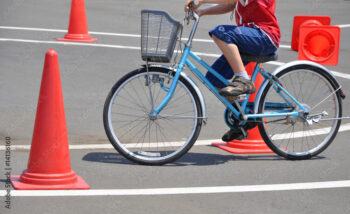 parcours de maniabilité à vélo pour enfant 