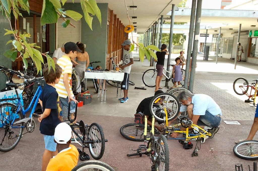 Ateliers réparation vélo dans les quartiers