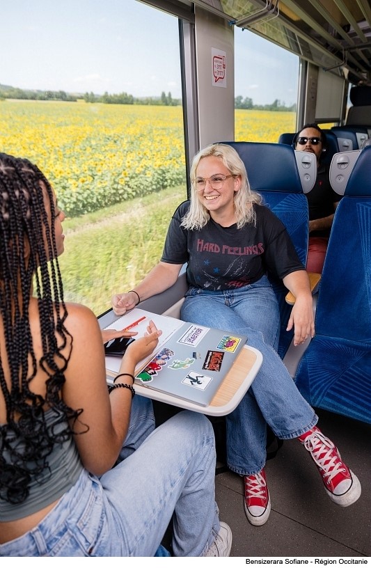 Jeunes train liO transport Région Occitanie