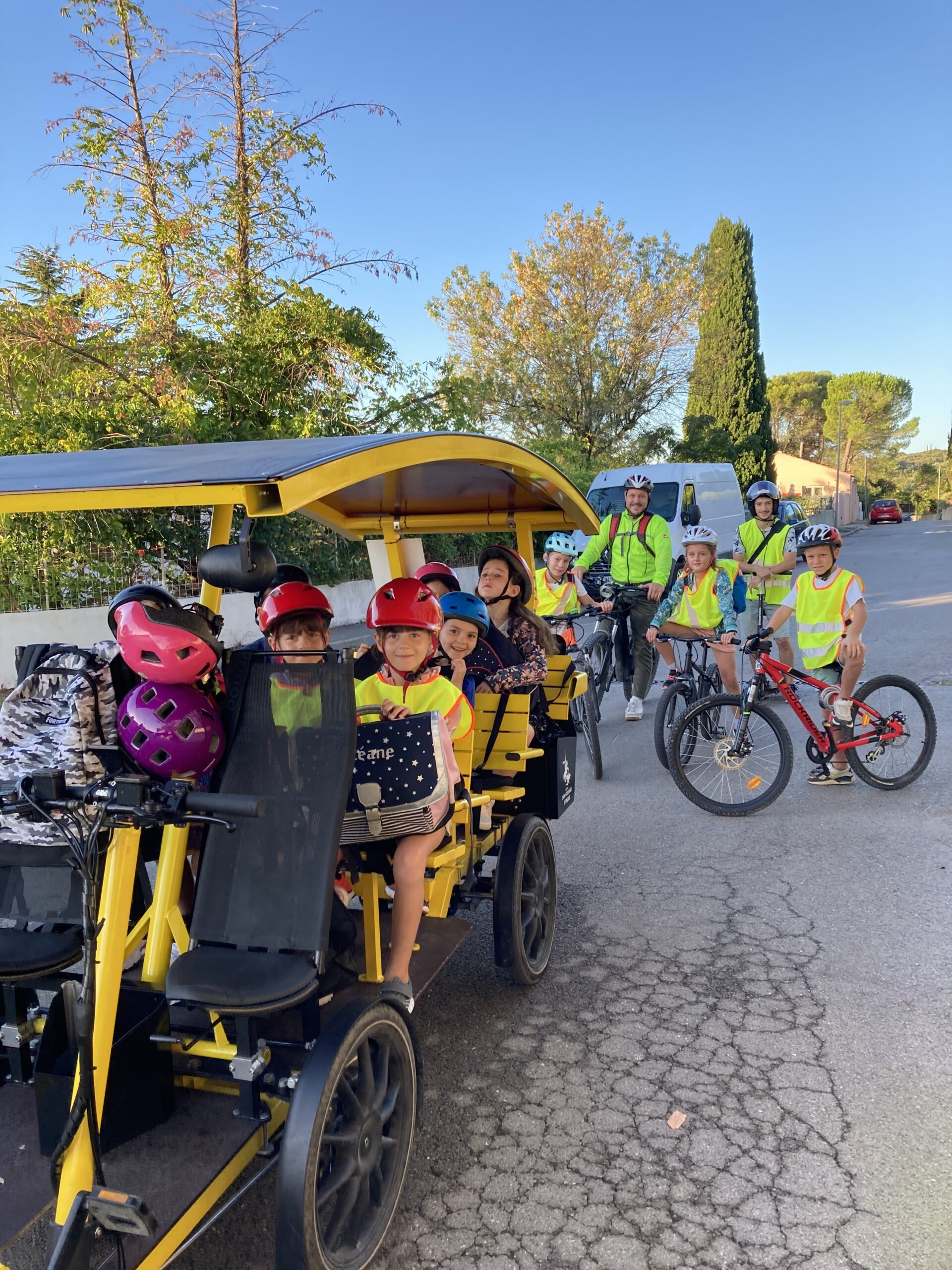 OuiCycle Vélobus hybride, transport enfants, Saint-Georges d'Orques, Région Occitanie