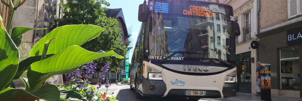 photo d'un bus au centre-ville de Troyes