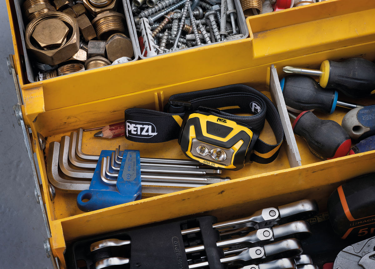 Petzl Höfuðljós svart/gult  ARIA 2R 600Lum 