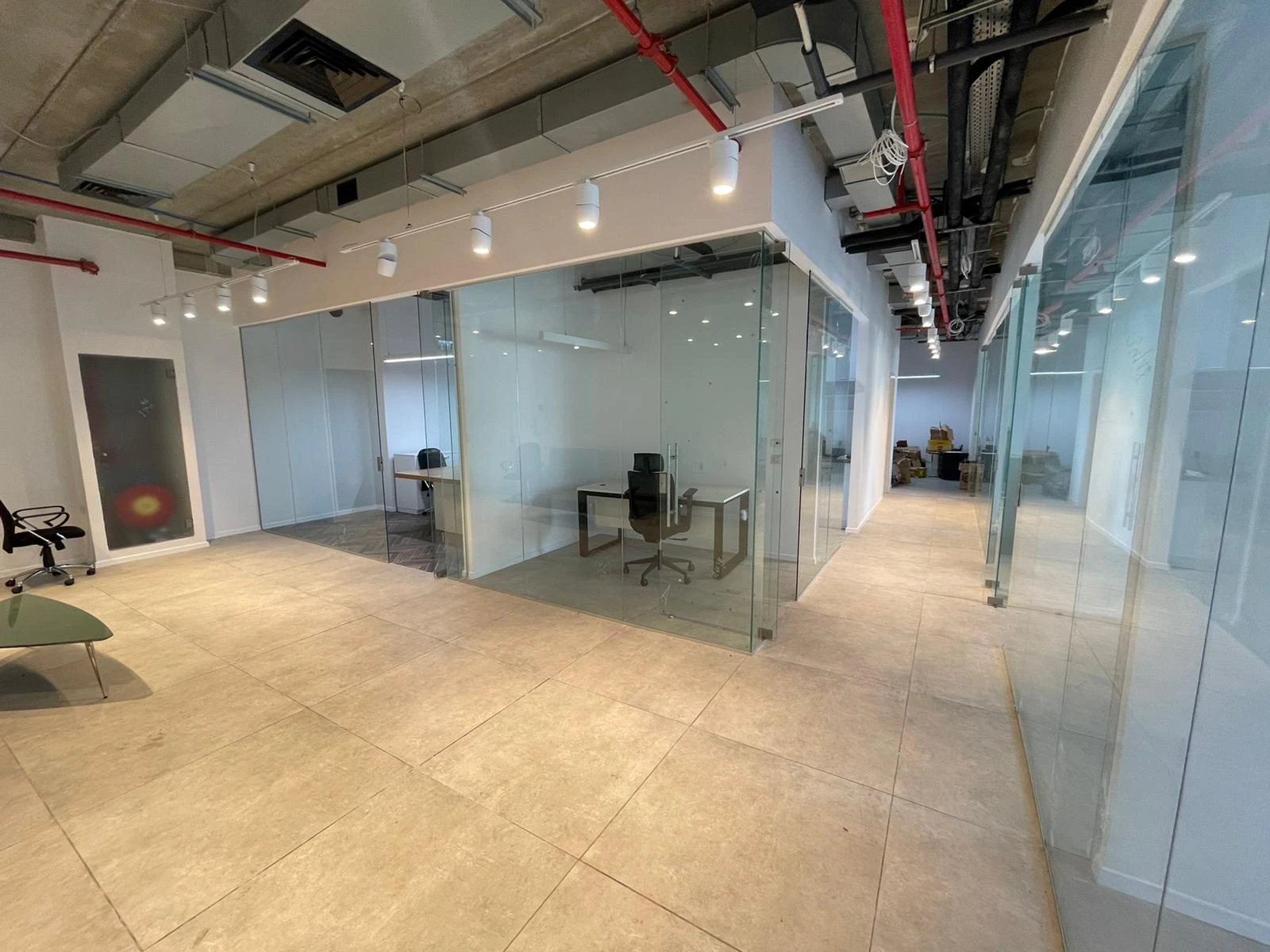 משרדים במגדל מבוקש במחיר אטרקטיבי במתחם הבורסה רמת גן