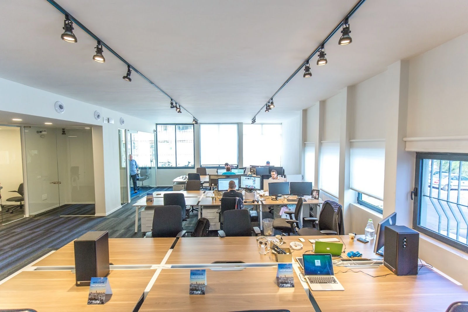 מבנה עצמאי מואר עם גג פרטי במתחם יצחק שדה והמסגר תל אביב