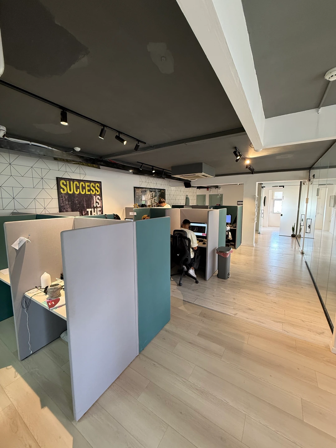 סאבליס עם אופן ספייס במרחק הליכה מרכבת השלום בציר יגאל אלון ומזרח איילון