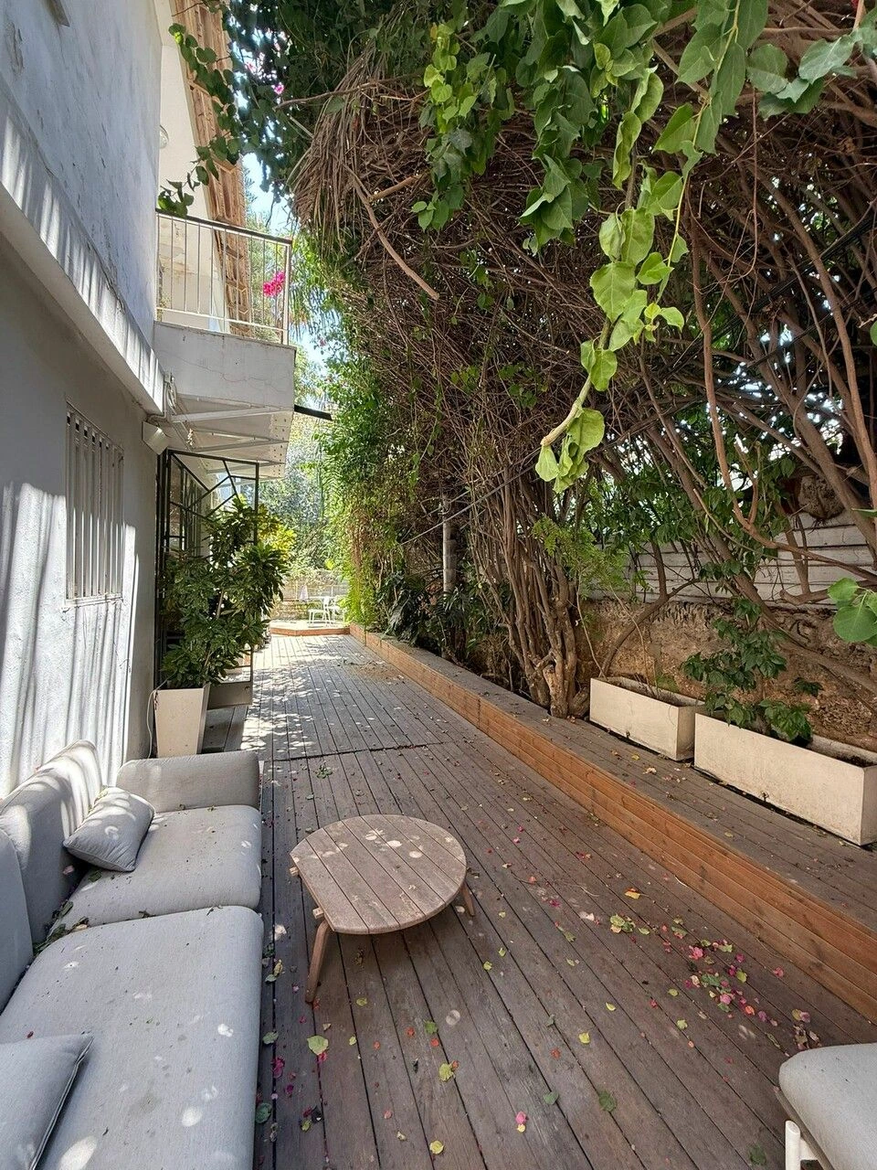 מבנה לשימור להשכרה למגוון רחב של חברות ועסקים בשדרות רוטשילד ולב תל אביב