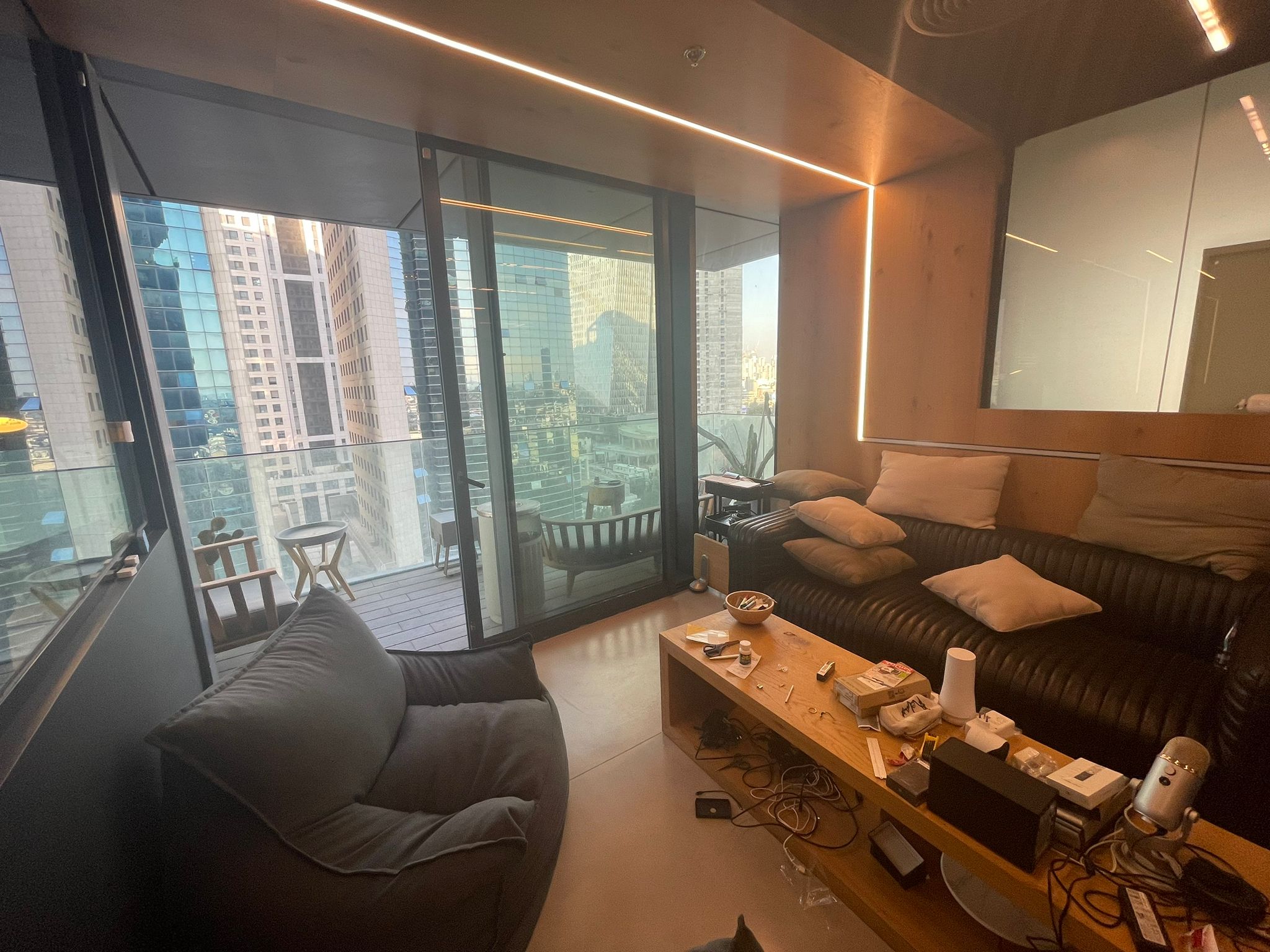 משרדים לחברות סטארט-אפ במגדל הארבעה חג׳ג׳ עם מרפסת במגדלי הארבעה חג׳ג׳ | Hagag Ha'arba Towers, הארבעה 28-30, תל אביב, מתחם שרונה והסביבה תל אביב