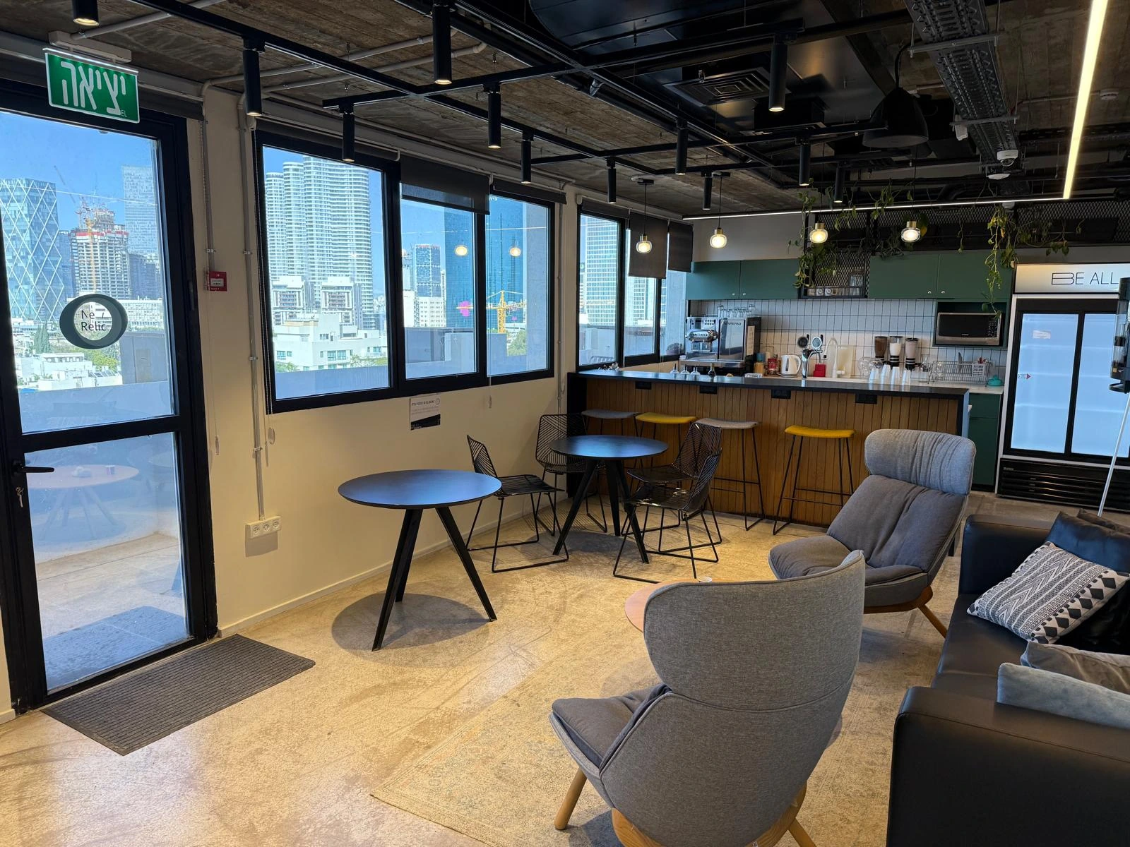 קומת משרדים עצמאית לחברות הייטק באזור רוטשילד בשדרות רוטשילד ולב תל אביב