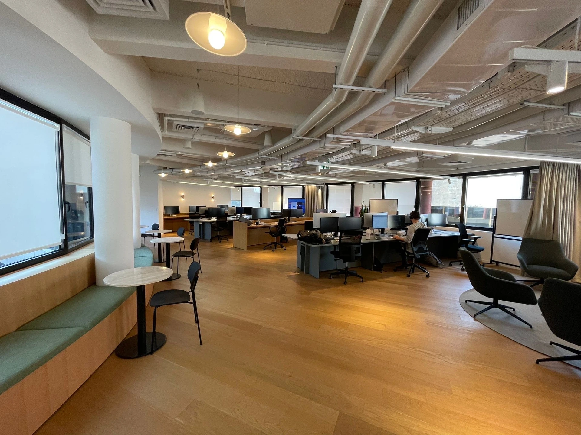 קומה עצמאית מרוהטת בסאבליס במתחם שרונה והסביבה תל אביב