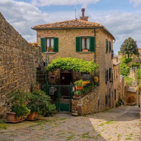 Case vecchie o storiche: assicurazione, manutenzione e rischi strutturali da conoscere