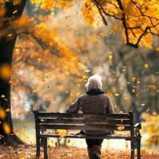 《55歲是否應被視為老年人？重新定義年齡的界限》