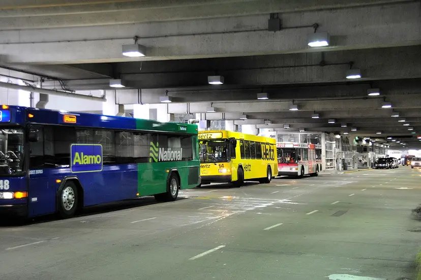 공항 렌터카 셔틀버스 정류장