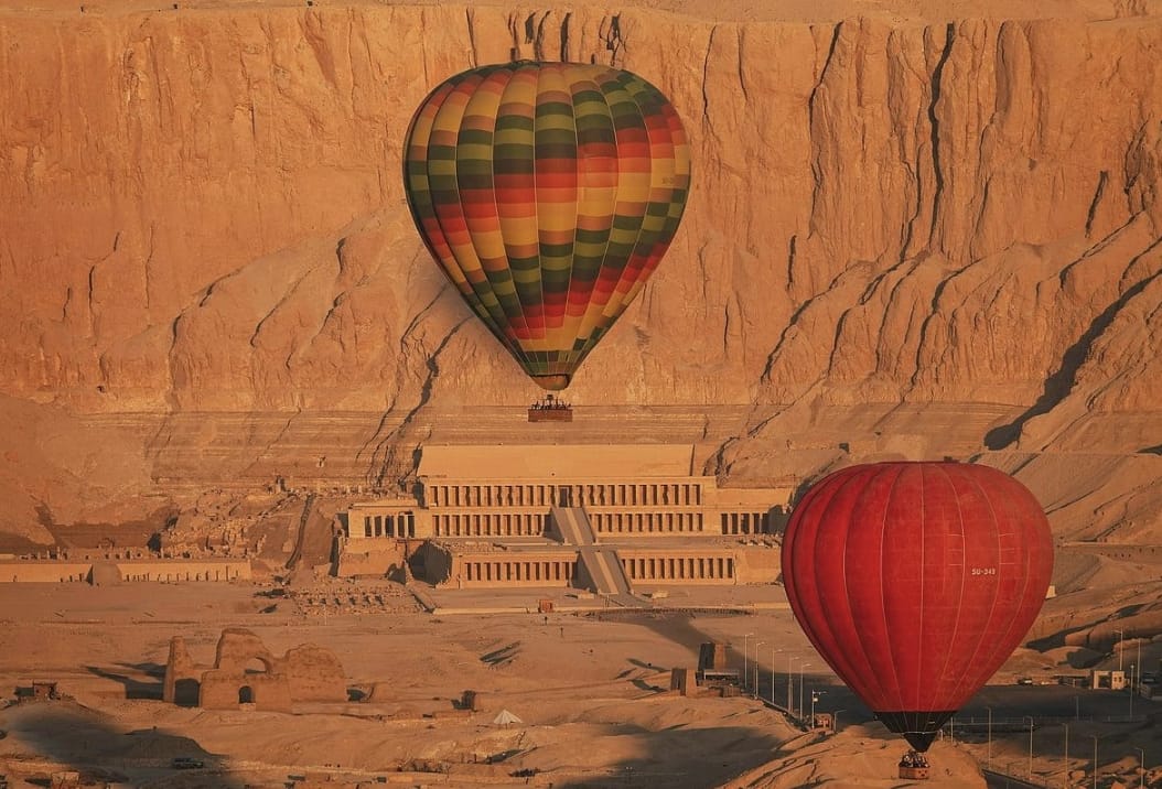 Luxor Hot Air Balloon – A Sunrise Above History