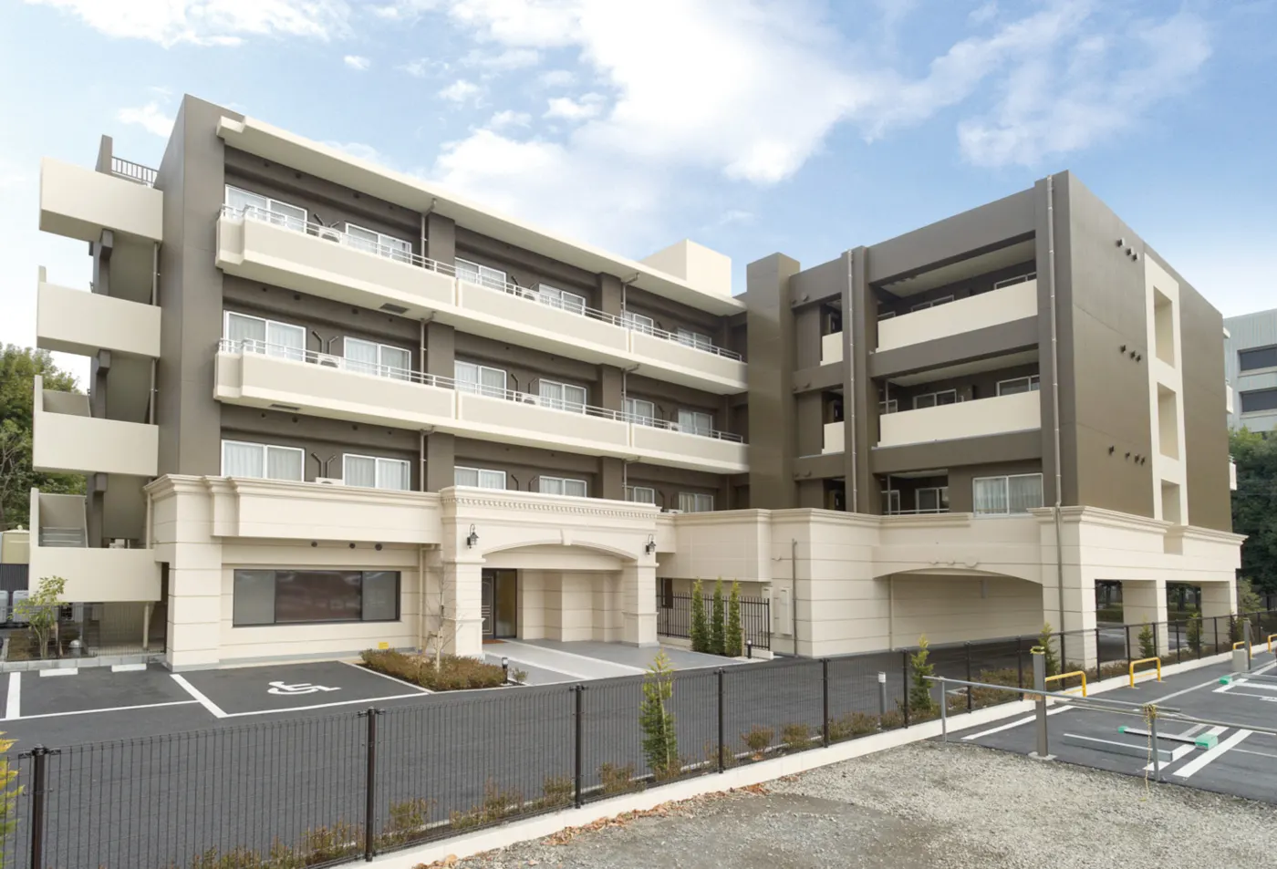 SOMPOケアラヴィーレ中央林間｜神奈川県大和市の介護付き有料老人ホーム（写真1）