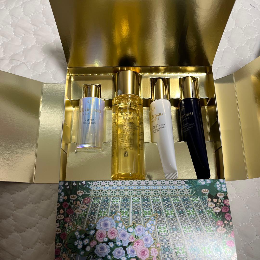 クレ・ド・ポー ボーテ コフレ ラディユー スティル ロココ Ⅲ by メルカリ