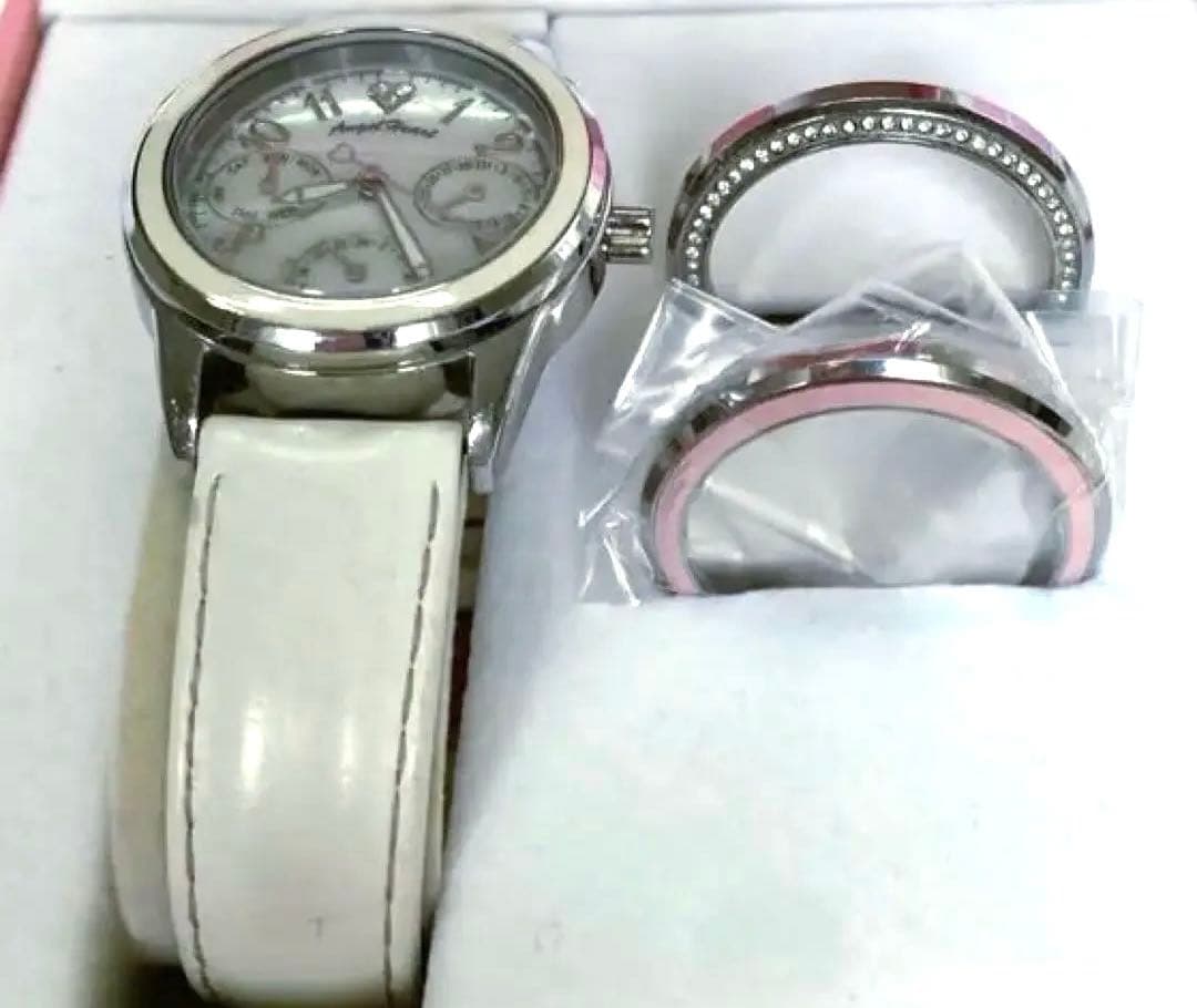 Angel Heart ホワイトレザーのアナログ時計とリング2個のセット。箱なし