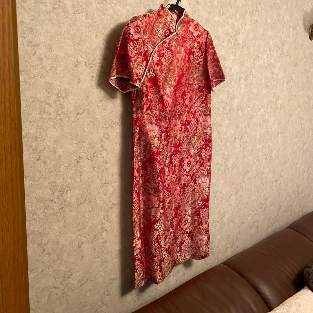 中国シルクで、日本の洋服店でオーダーしたチャイナドレスです。