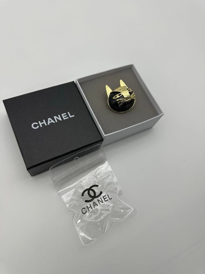 タイトル：CHANEL シャネル ピン ブローチ アクセサリー