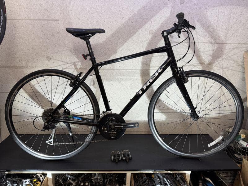 TREK FX3 クロスバイク　ブラックカラー　L