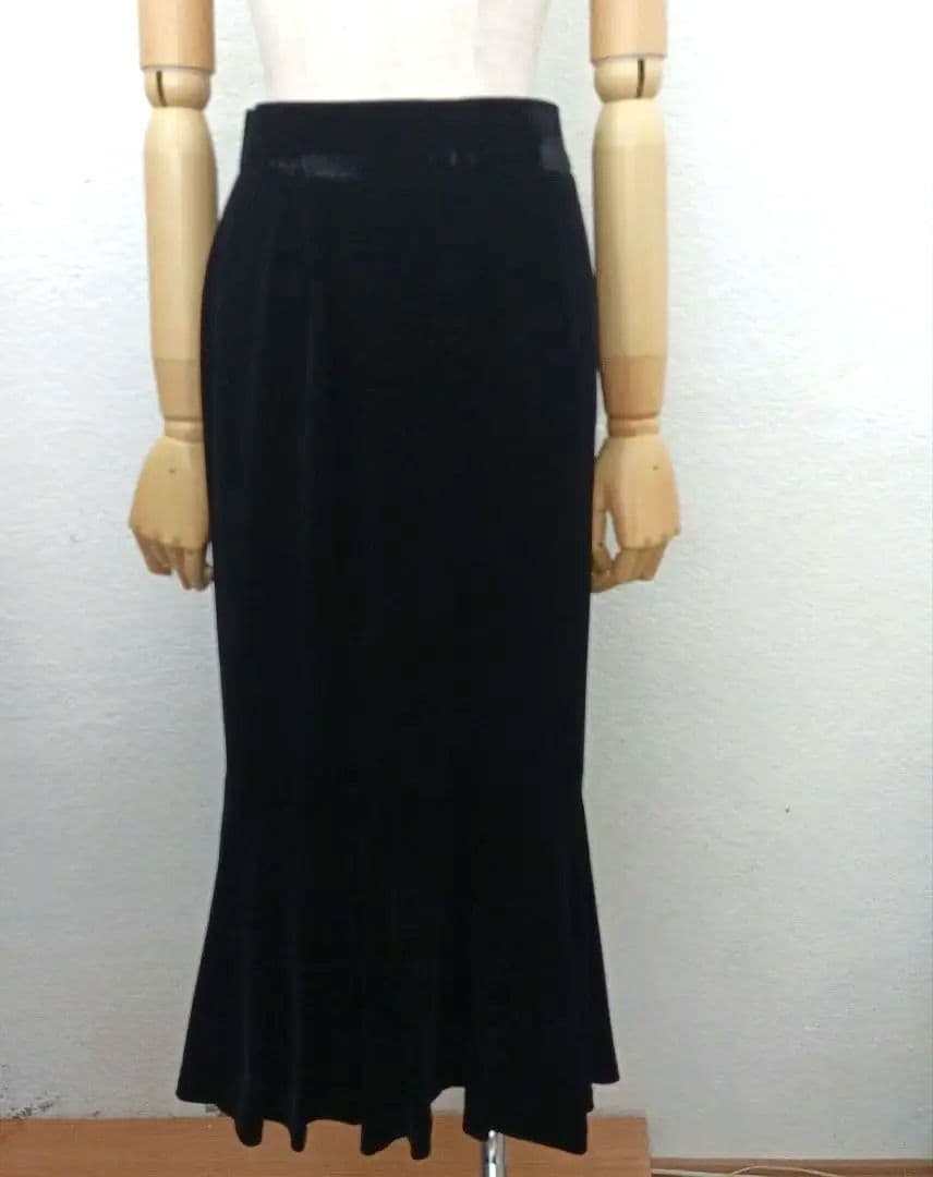 【難あり】イタリアLANCETTI 黒、ベルベット　チューリップ型スカート